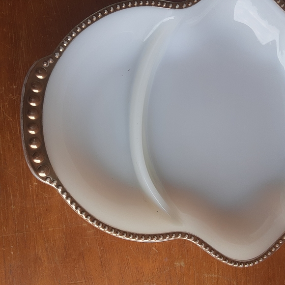 Fire King ovenware Milk Glass serving dish with gold trim - Picture 4 of 7